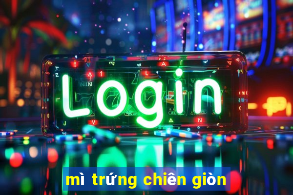 mì trứng chiên giòn