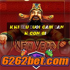 khi đầu đuôi câm đánh con gì