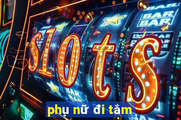 phụ nữ đi tắm