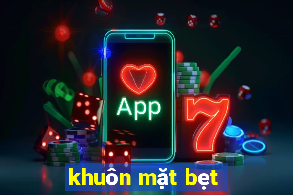 khuôn mặt bẹt