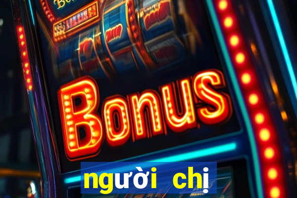 người chị đang chơi game bị em đòi máy